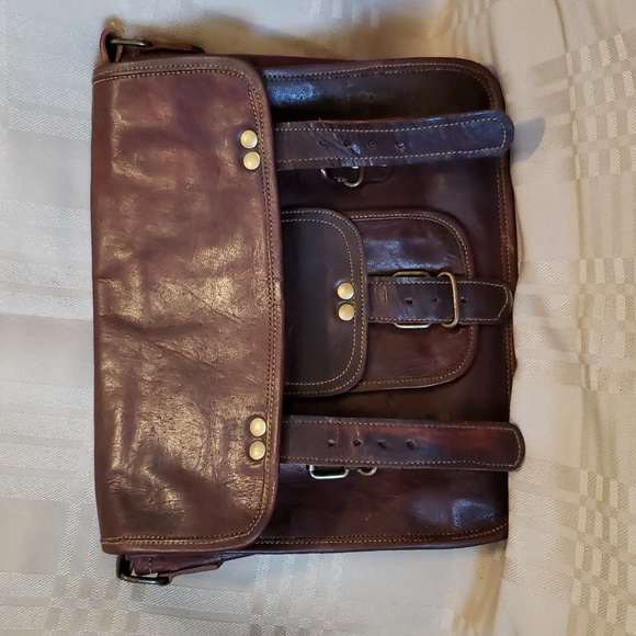 Handbags - Fabulous Leather Messenger Bag